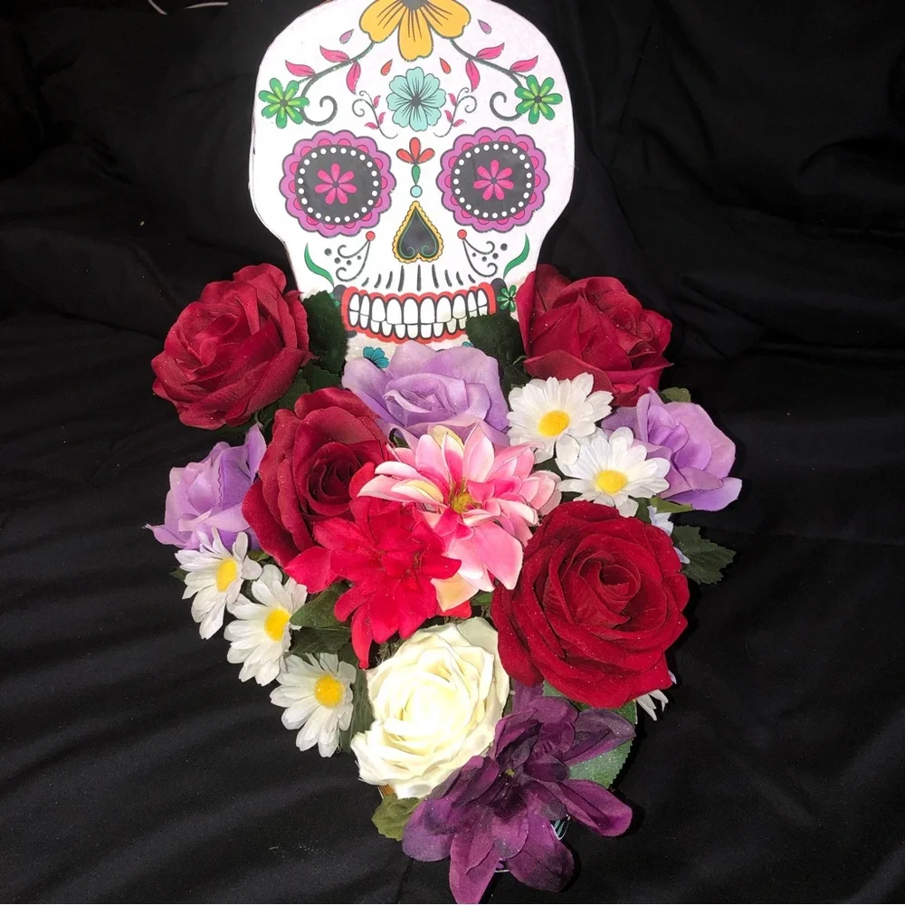 Sugar Skulls Floral Arrangement Day of the Dead Flower Decor Display NEW